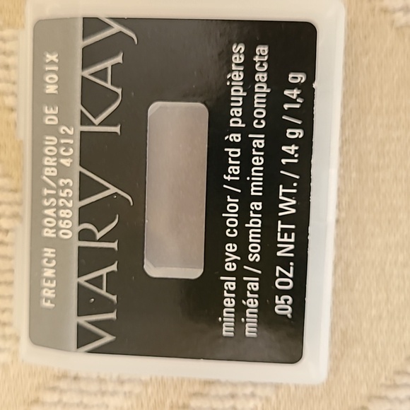 Mary Kay French Roast Eye shadow. - Picture 2 of 2